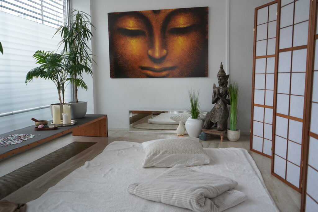 Entspannende Thai Massage in ruhiger Atmosphäre in Bad Wildbad – Stress abbauen und Rücken entlasten