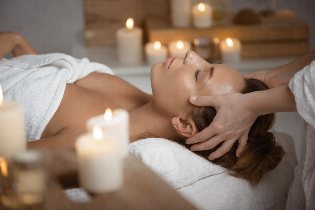 Thai Massage bei Stress – entspannende Behandlung mit ruhiger Atmosphäre und Kerzenlicht